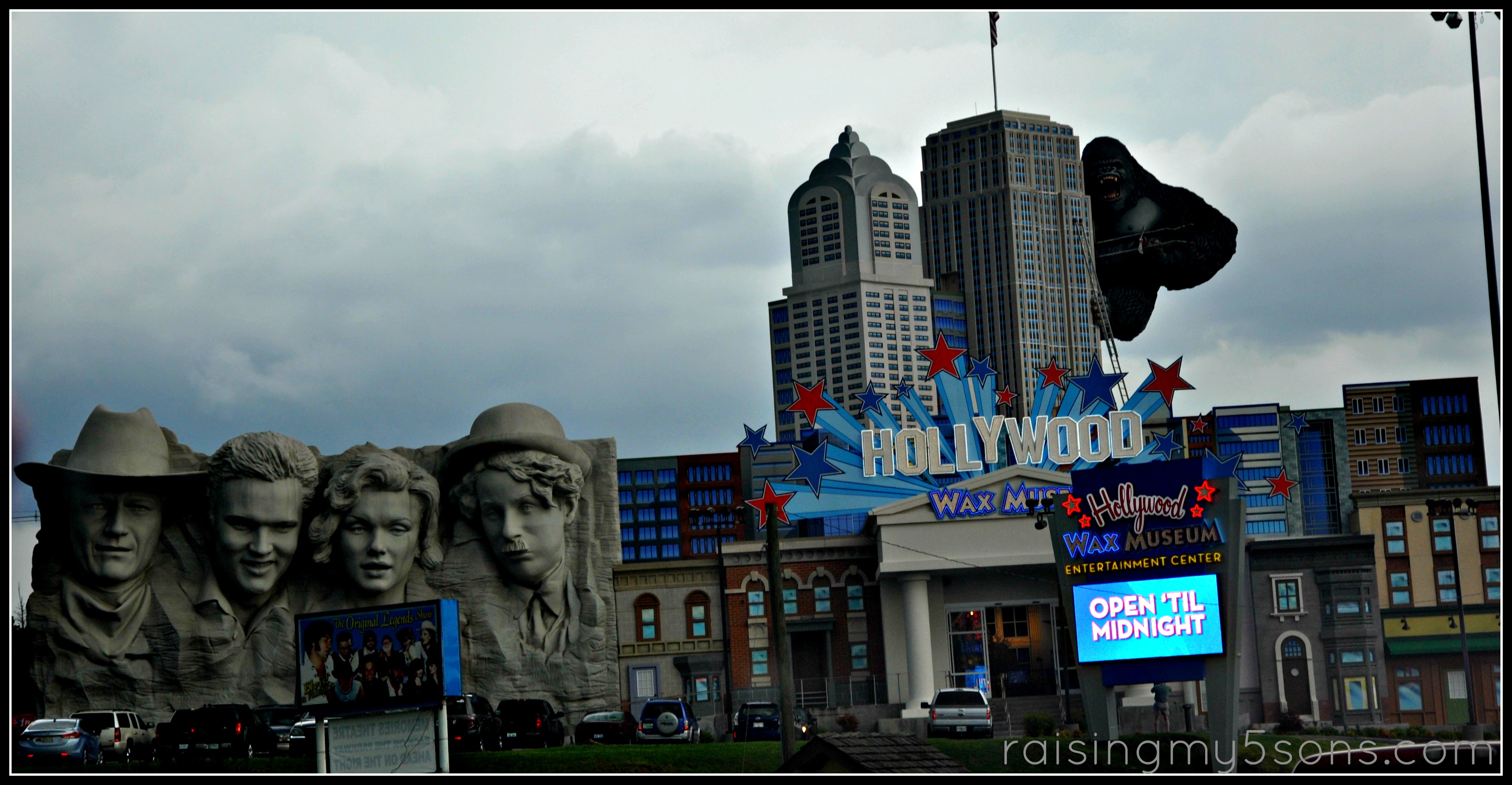 Fun Attractions in Tennessee: Hollywood Wax Museum & Mirror Maze