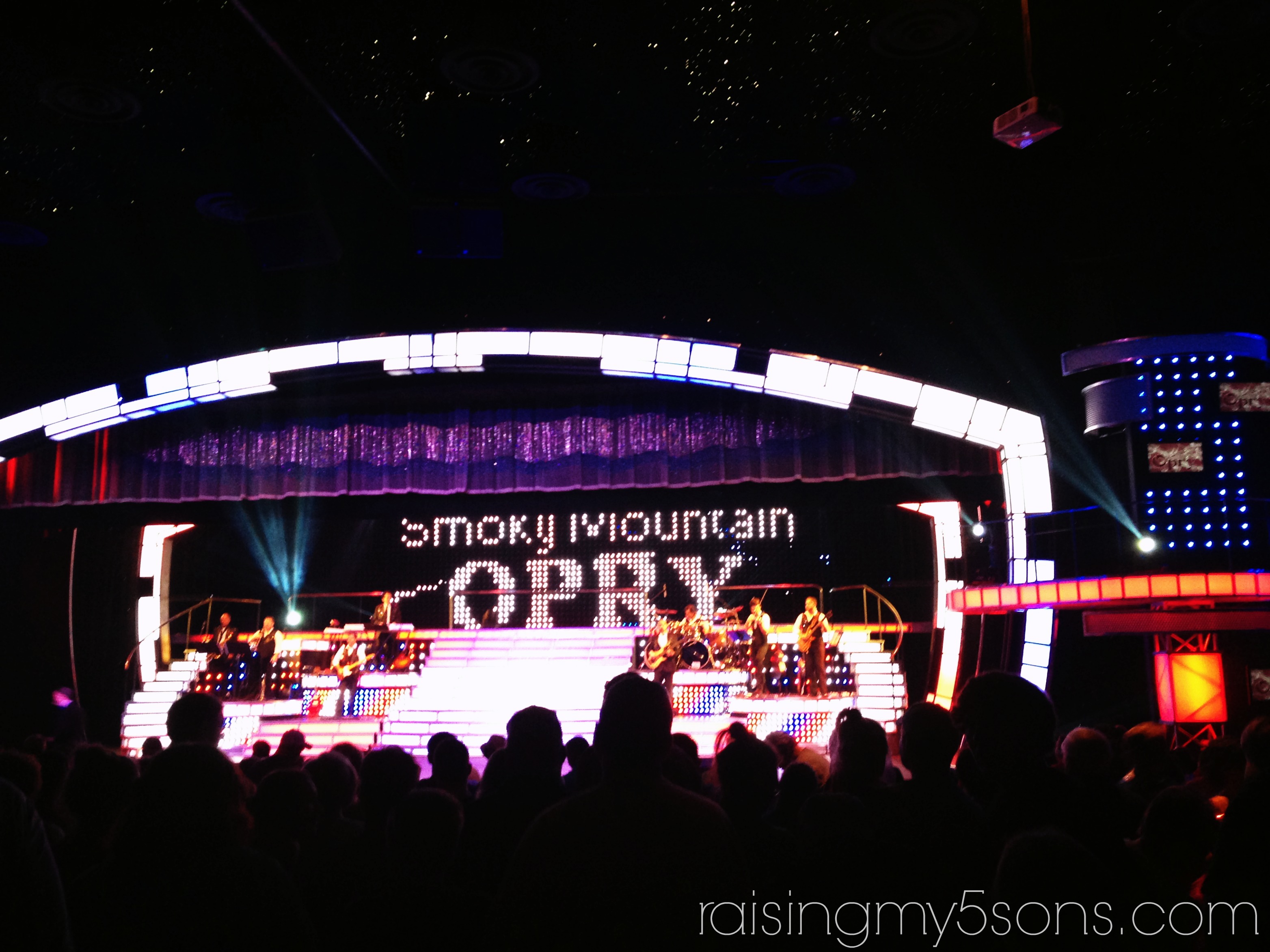 The Smoky Mountain Opry is Fabulous! (Review)